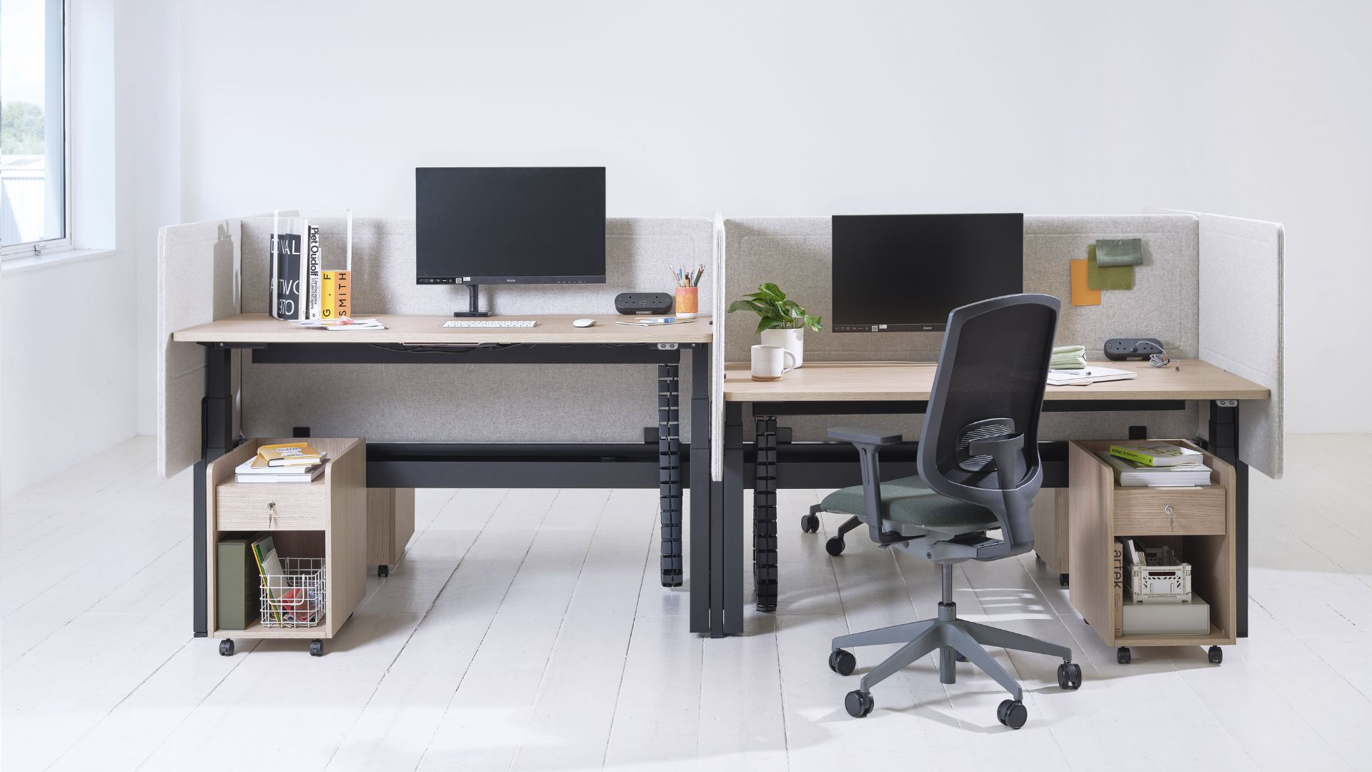 senator-monitor-arm-office